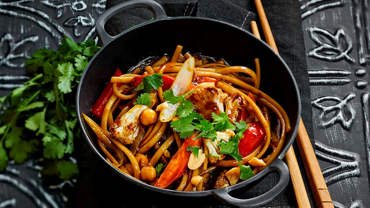 Makaron Asian Noodles z warzywami z woka